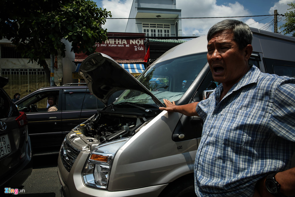 Đường qua Cần Giờ kẹt cứng, người Sài Gòn chờ hơn 4 giờ để lên phà
