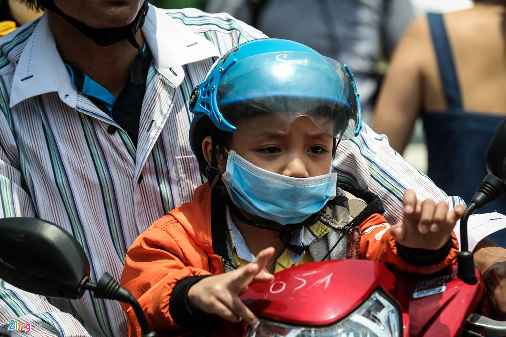 Đường qua Cần Giờ kẹt cứng, người Sài Gòn chờ hơn 4 giờ để lên phà