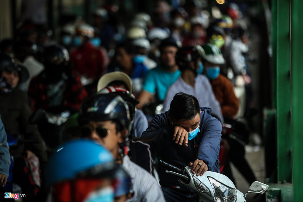 Đường qua Cần Giờ kẹt cứng, người Sài Gòn chờ hơn 4 giờ để lên phà