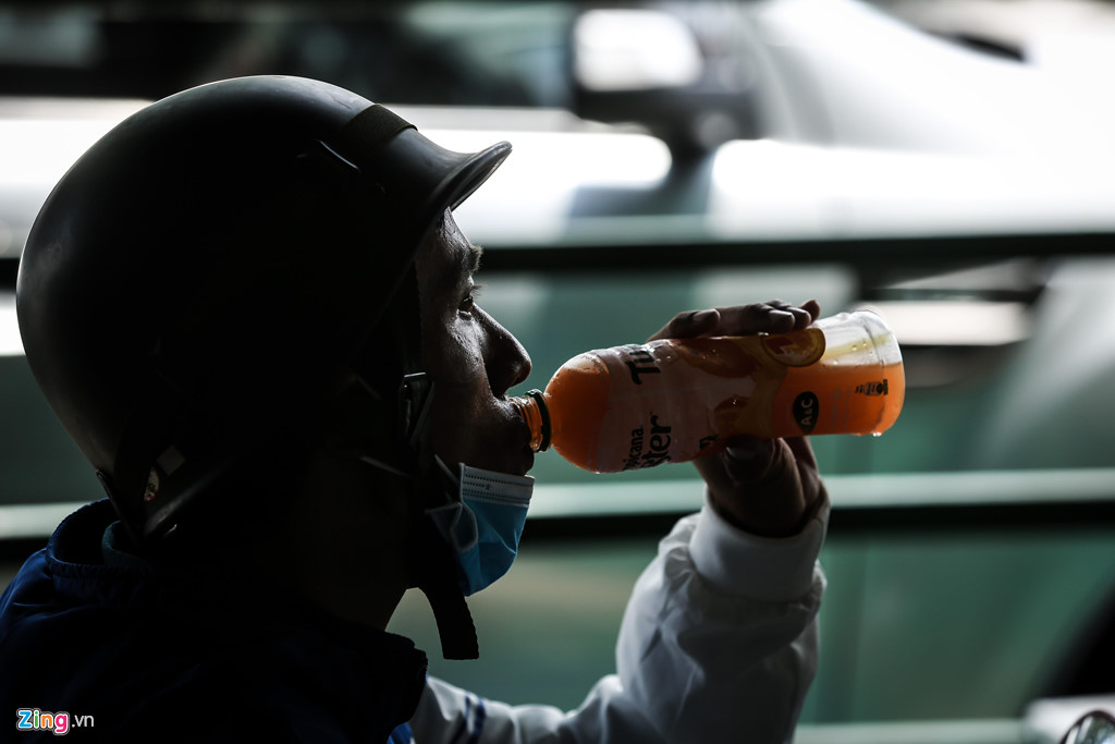 Đường qua Cần Giờ kẹt cứng, người Sài Gòn chờ hơn 4 giờ để lên phà