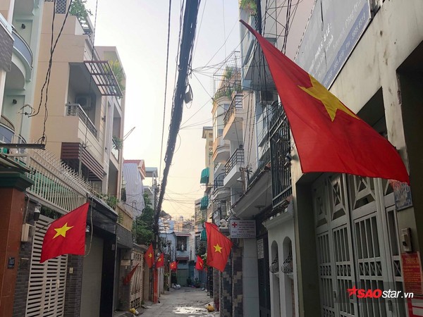 Phố phường Thủ đô Hà Nội và TP.HCM rực rỡ cờ hoa trong ngày đại lễ 30/4