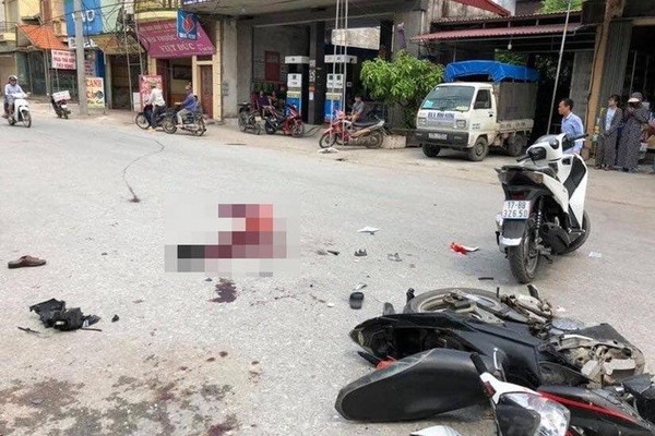 Va chạm với đoàn xe rước dâu, thanh niên cùng cha ruột tử vong tại chỗ thương tâm