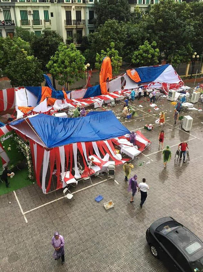 Đám cưới đúng ngày mưa gió bão bùng, cô dâu chú rể hoang mang nhìn hôn trường tan tác trong ngày trọng đại