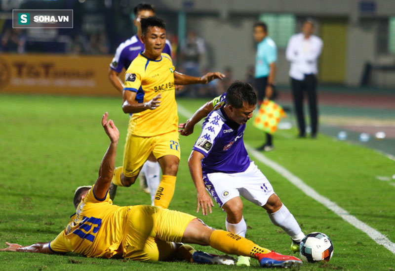 Sau cái lắc đầu của Thành Lương & lời tố bầu Đức là nỗi lo lớn của thầy Park