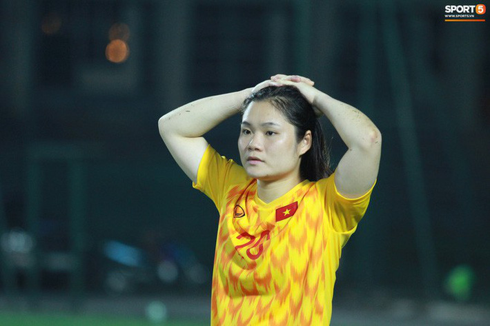 Cầu thủ U19 nữ Việt Nam khóc nức nở sau khi kịch tính giành vé dự Vòng chung kết U19 châu Á