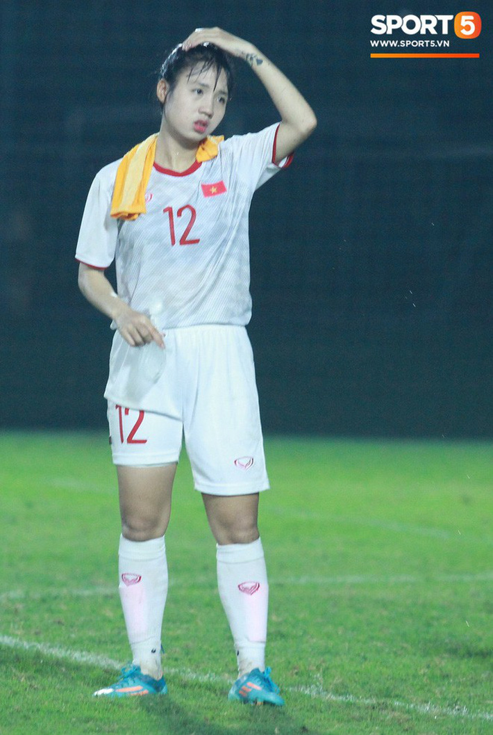 Cầu thủ U19 nữ Việt Nam khóc nức nở sau khi kịch tính giành vé dự Vòng chung kết U19 châu Á