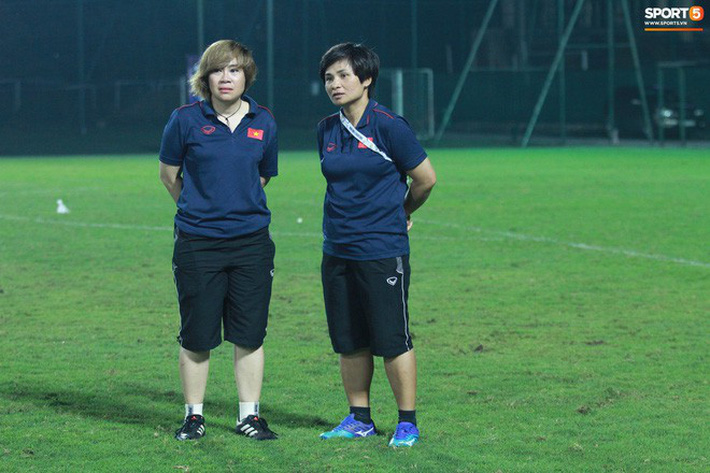 Cầu thủ U19 nữ Việt Nam khóc nức nở sau khi kịch tính giành vé dự Vòng chung kết U19 châu Á