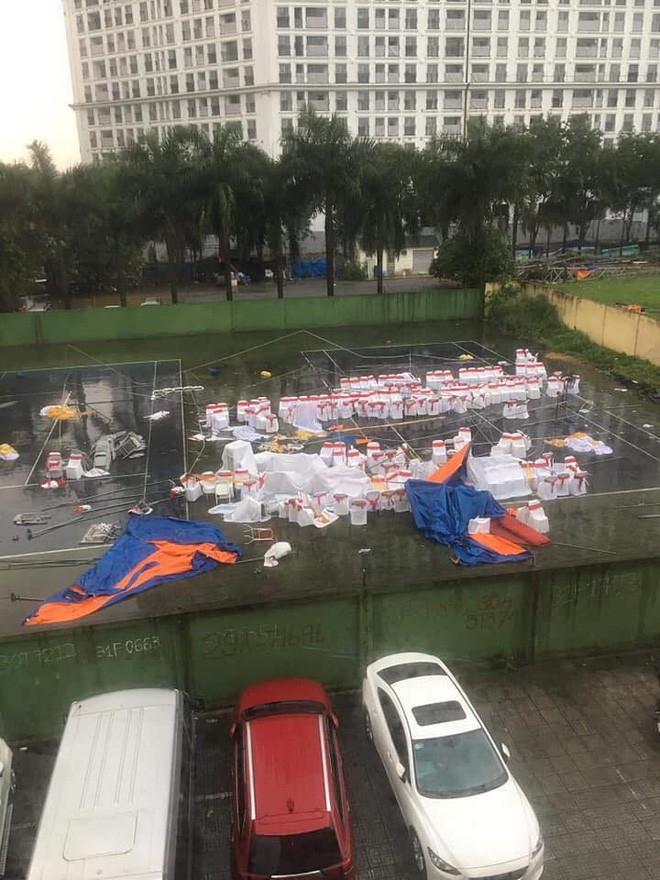 Đám cưới đúng ngày mưa gió bão bùng, cô dâu chú rể hoang mang nhìn hôn trường tan tác trong ngày trọng đại