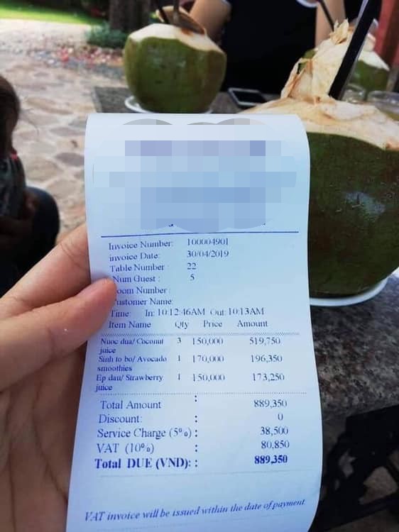 Đi biển chơi tưởng sung sướng, khổ chủ méo mặt trả gần 1 triệu cho 5 phần nước: Dừa 150k/quả, sinh tố 170k/ly