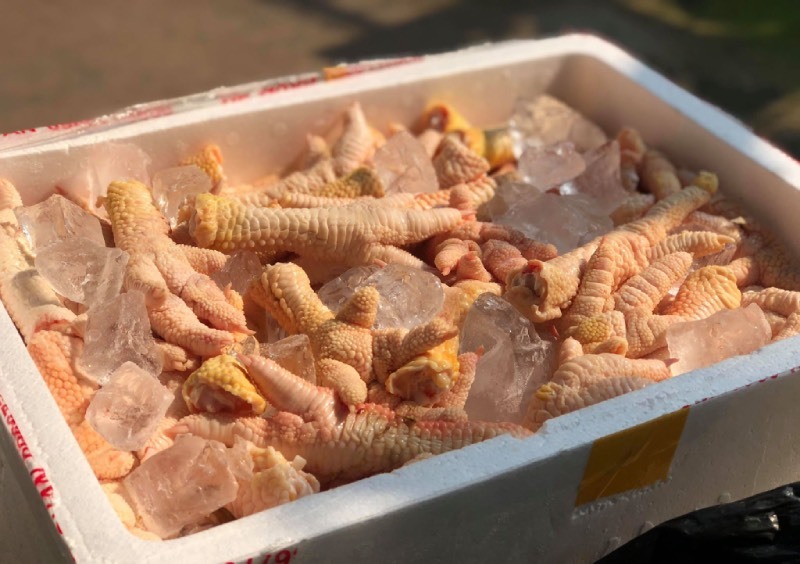 Chuyện lạ: Chân gà khồng lồ, 400 ngàn/kg vẫn cháy hàng