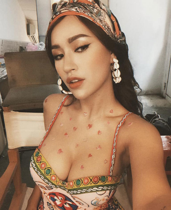 Vẻ nóng bỏng của mỹ nhân được gọi là phù thuỷ của làng DJ