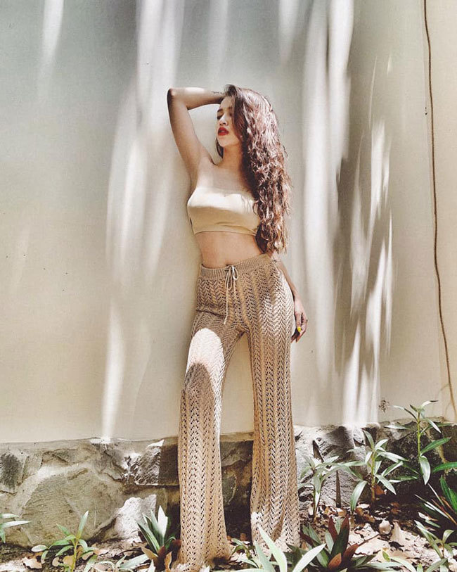 Vẻ nóng bỏng của mỹ nhân được gọi là phù thuỷ của làng DJ