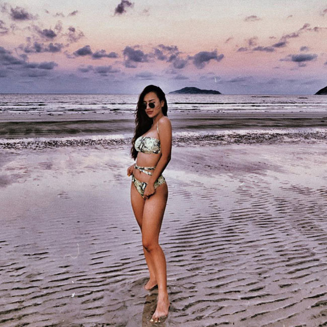 Vẻ nóng bỏng của mỹ nhân được gọi là phù thuỷ của làng DJ