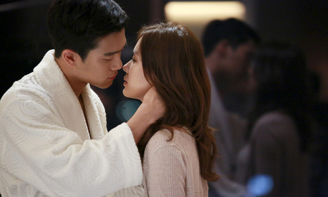 Về ngoại nghỉ lễ mà không có chồng đi cùng, tôi đã gây chuyện tày trời khi lớp cấp 3 tổ chức họp mặt