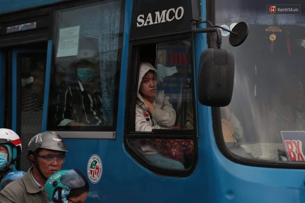 Hết 5 ngày nghỉ lễ, người dân cả nước tấp nập trở lại thành phố chuẩn bị cho những ngày làm việc tiếp theo