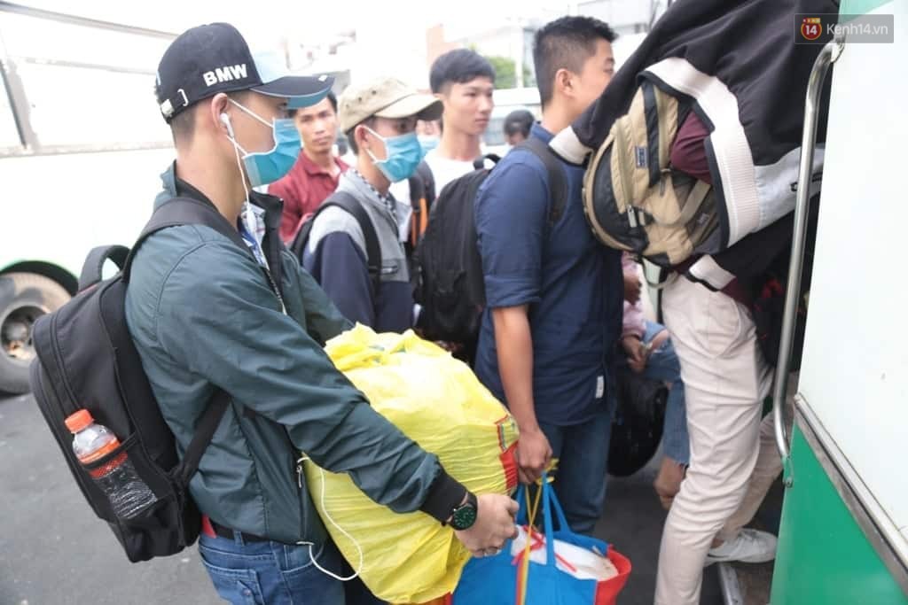 Hết 5 ngày nghỉ lễ, người dân cả nước tấp nập trở lại thành phố chuẩn bị cho những ngày làm việc tiếp theo