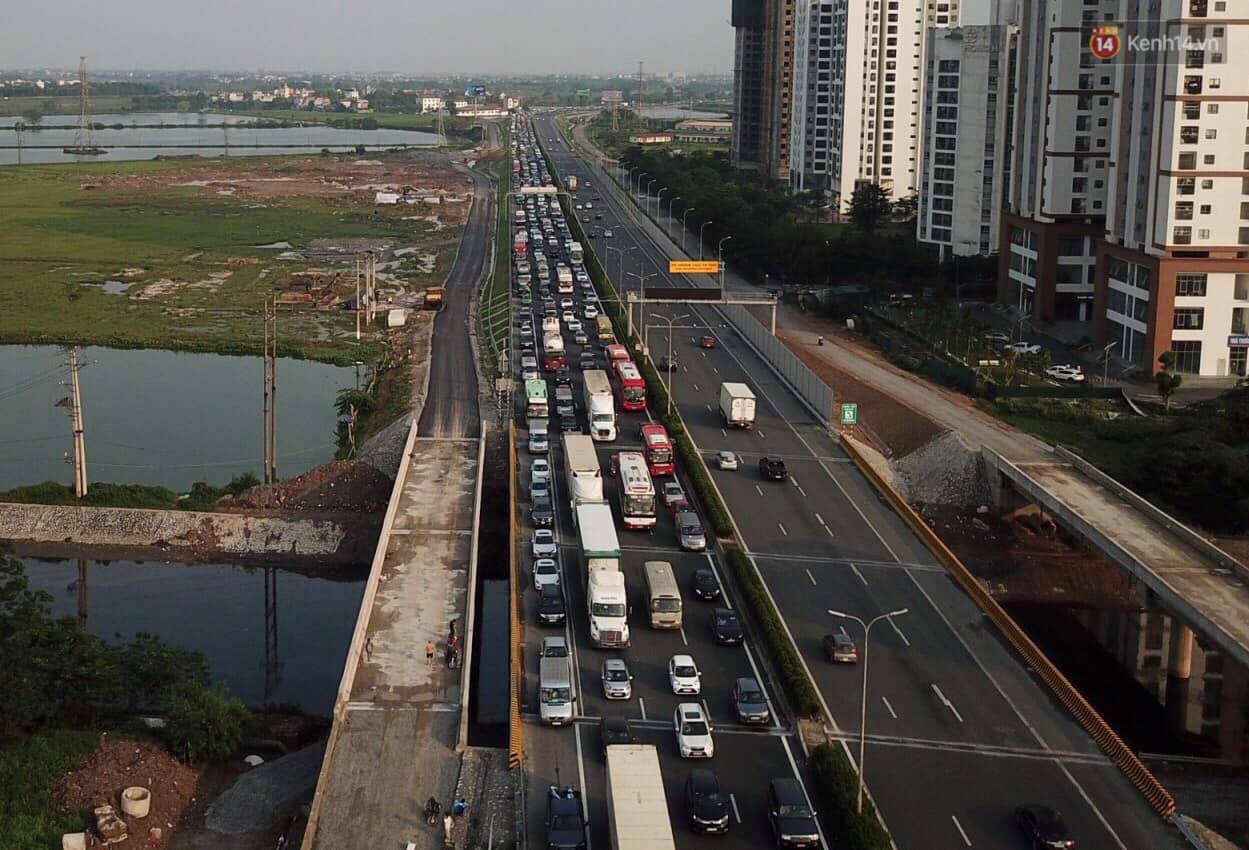 Hết 5 ngày nghỉ lễ, người dân cả nước tấp nập trở lại thành phố chuẩn bị cho những ngày làm việc tiếp theo