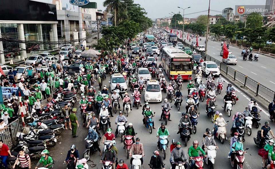 Hết 5 ngày nghỉ lễ, người dân cả nước tấp nập trở lại thành phố chuẩn bị cho những ngày làm việc tiếp theo