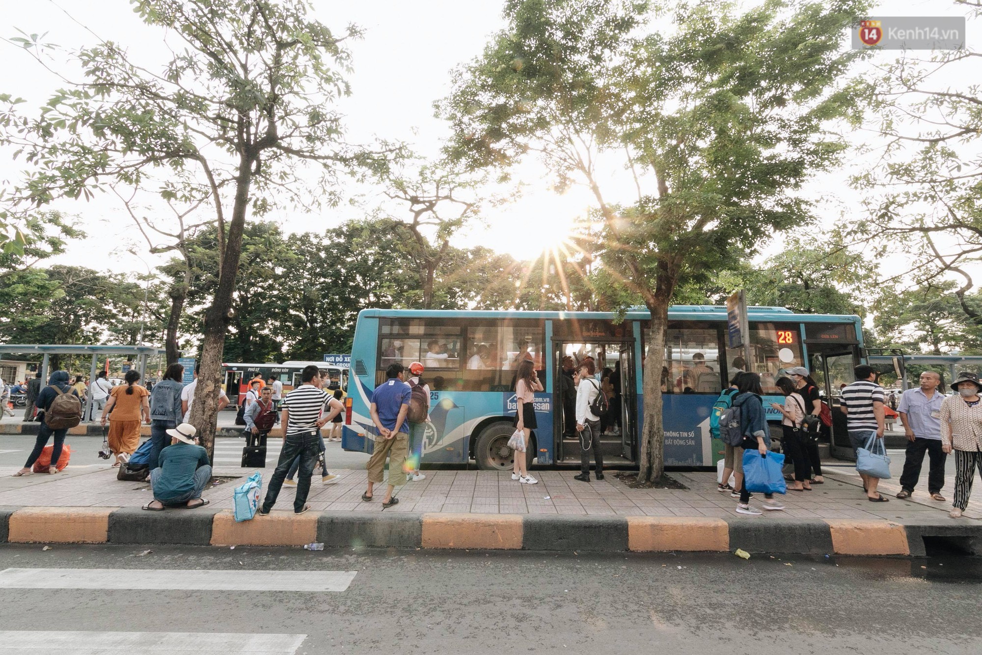 Hết 5 ngày nghỉ lễ, người dân cả nước tấp nập trở lại thành phố chuẩn bị cho những ngày làm việc tiếp theo