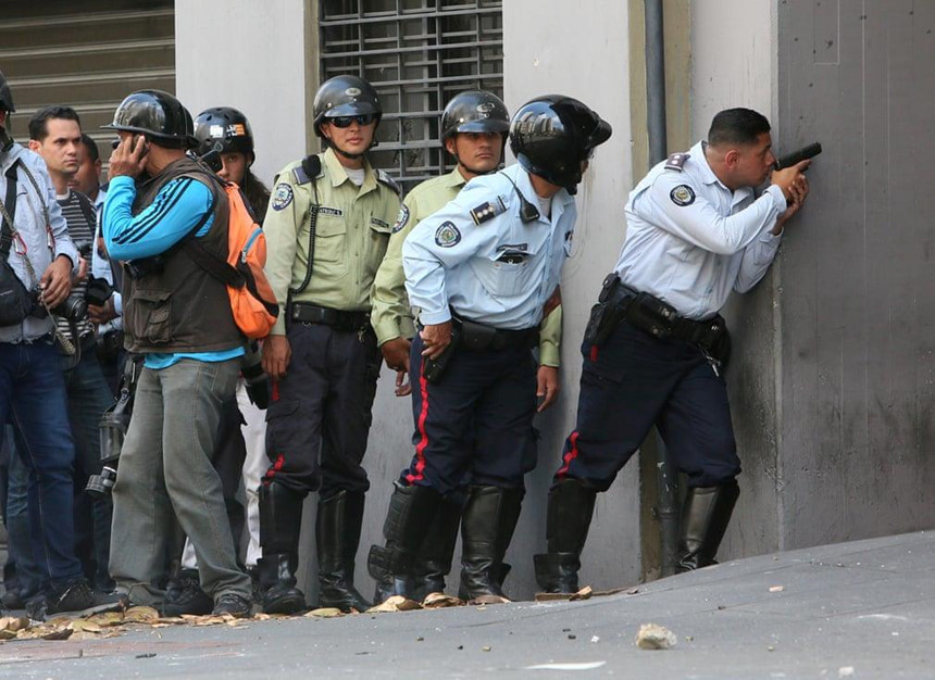 Phe đối lập Venezuela trước khả năng thất bại với canh bạc đảo chính