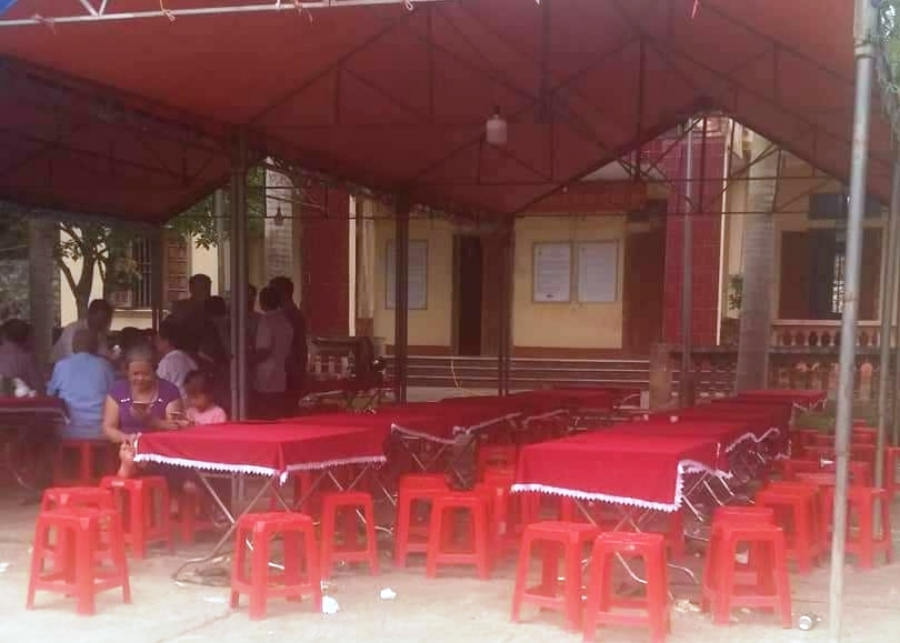 Nghỉ hưu đoàn tụ, hạt phó Kiểm lâm ở Thanh Hóa mở tiệc linh đình