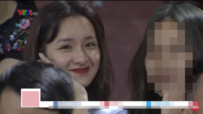 Xuất hiện vài giây trên bản tin truyền hình, cô gái Hà Nội bỗng được dân mạng truy lùng