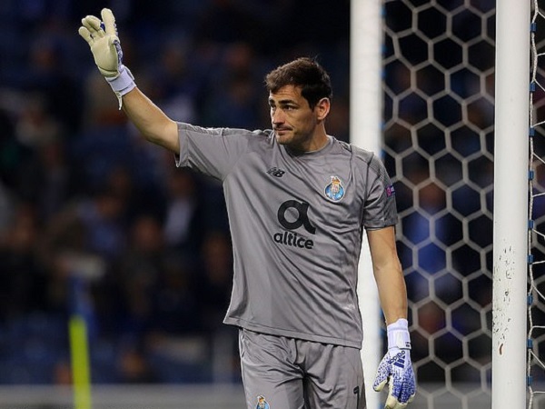 Thánh Casillas trụy tim trên sân tập, phải nhập viện khẩn cấp