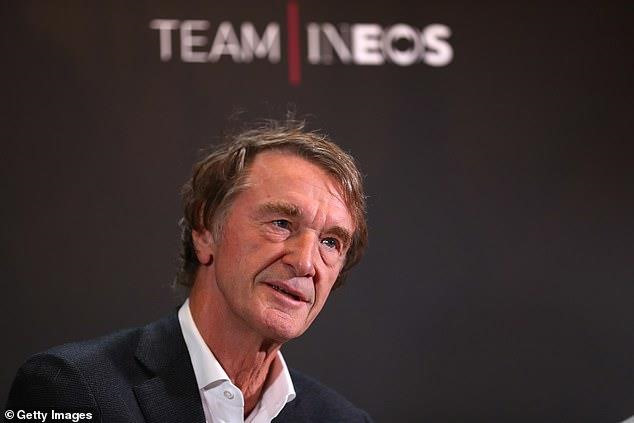 Người giàu nhất nước Anh bóng gió việc mua lại Chelsea