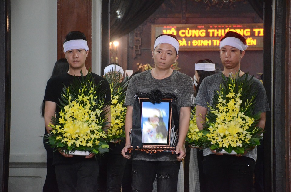 Xuân Bắc tiễn đưa đồng nghiệp là nạn nhân vụ tai nạn ở hầm Kim Liên