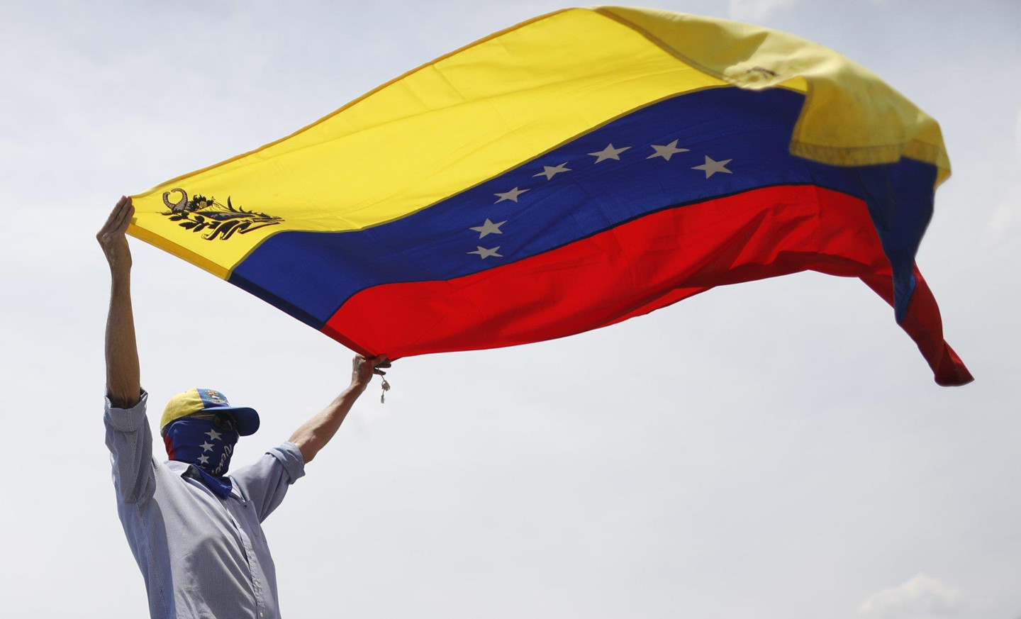 Video ảnh: Biểu tình ngày 2, lãnh đạo đối lập Venezuela bị ví là xác sống