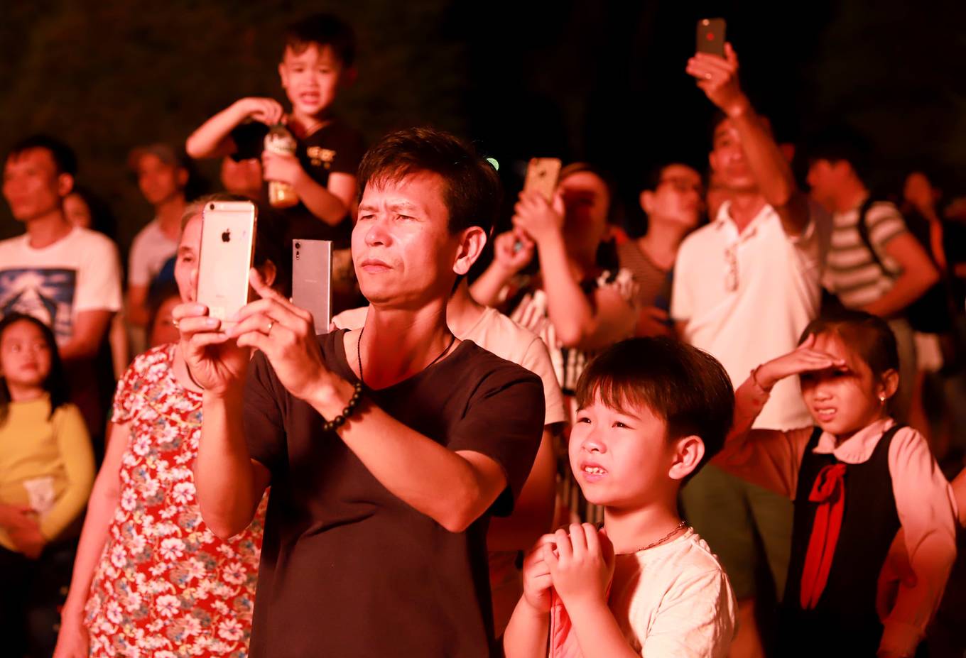 Hàng nghìn người xem khinh khí cầu thổi lửa ở Đà Nẵng