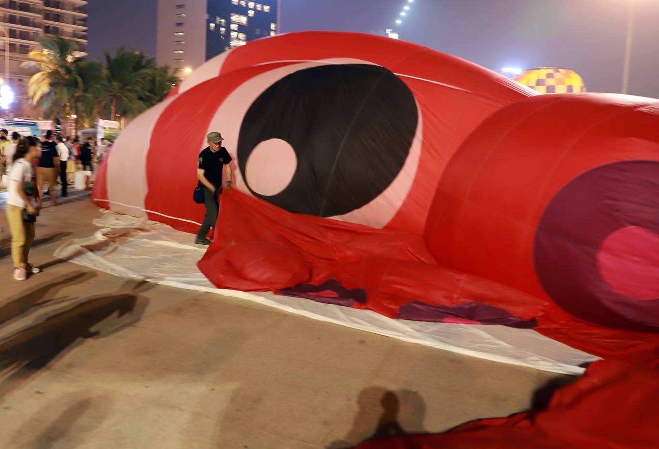 Hàng nghìn người xem khinh khí cầu thổi lửa ở Đà Nẵng