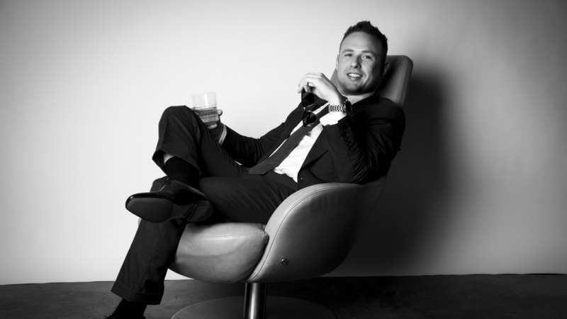 Trai bao kể về vị khách nữ đặc biệt chưa từng có