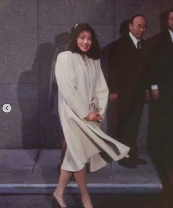 Từ nhan sắc cho đến phong cách thời trang, Hoàng Hậu Masako Owada đều toát lên khí chất củamẫu nghi thiên hạ Từ nhan sắc cho đến phong cách thời trang, Hoàng Hậu Masako Owada đều toát lên khí chất củamẫu nghi thiên hạ