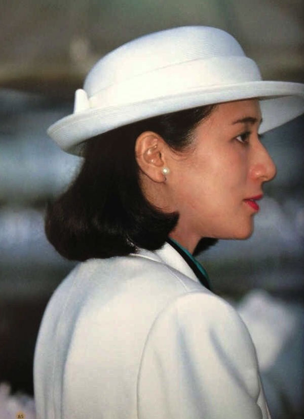 Từ nhan sắc cho đến phong cách thời trang, Hoàng Hậu Masako Owada đều toát lên khí chất củamẫu nghi thiên hạ Từ nhan sắc cho đến phong cách thời trang, Hoàng Hậu Masako Owada đều toát lên khí chất củamẫu nghi thiên hạ