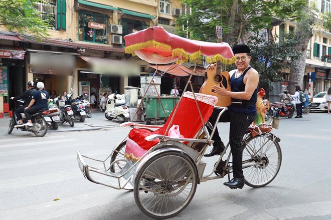 Cuộc sống hạnh phúc MC Thanh Bạch và bà trùm Thuý Nga sau 9 lần đám cưới