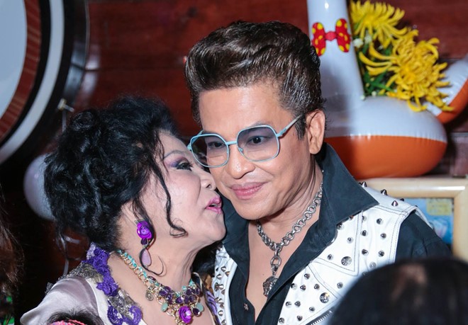 Cuộc sống hạnh phúc MC Thanh Bạch và bà trùm Thuý Nga sau 9 lần đám cưới Cuộc sống hạnh phúc MC Thanh Bạch và bà trùm Thuý Nga sau 9 lần đám cưới