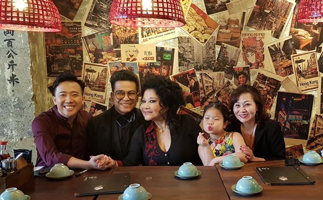 Cuộc sống hạnh phúc MC Thanh Bạch và bà trùm Thuý Nga sau 9 lần đám cưới Cuộc sống hạnh phúc MC Thanh Bạch và bà trùm Thuý Nga sau 9 lần đám cưới