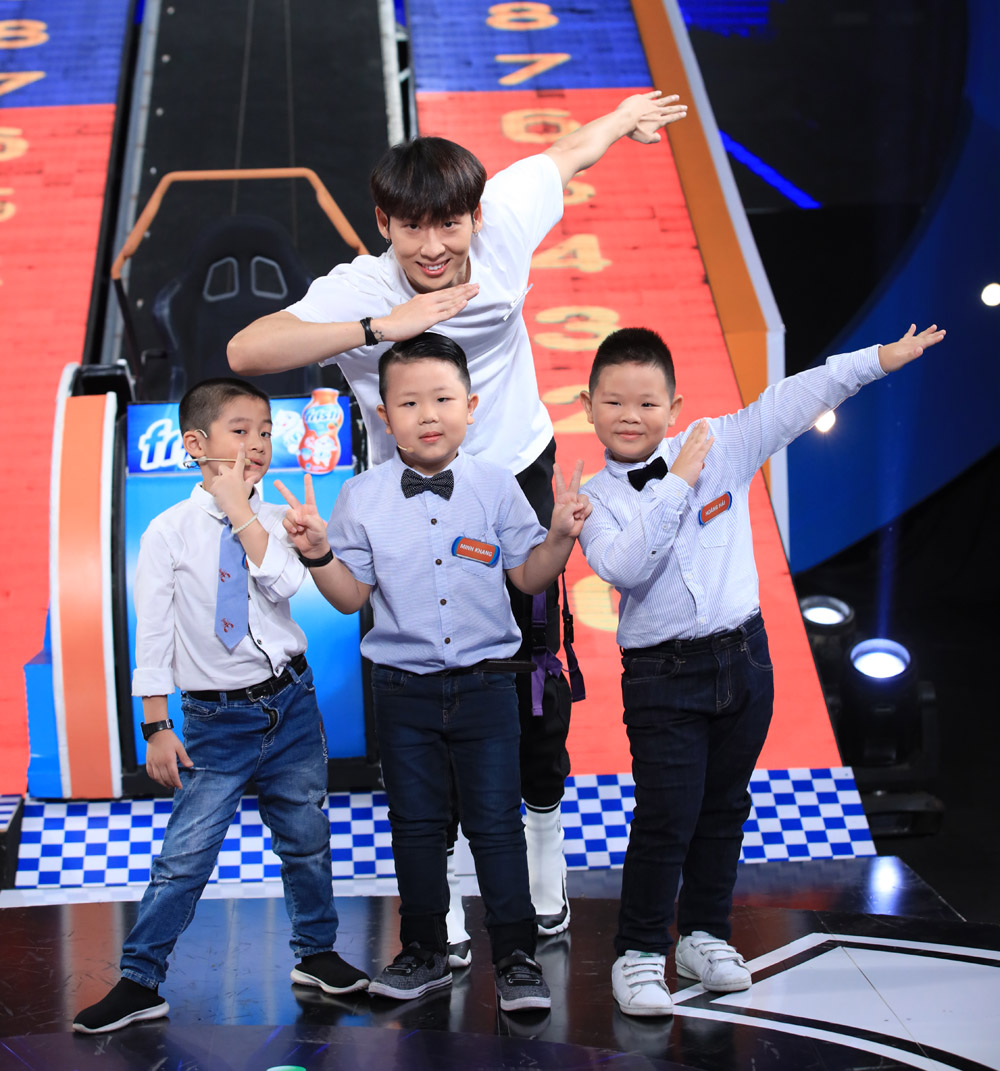 Hoạt ngôn như Trấn Thành cũng phải cứng họng khi chạm mặt cùng lúc 2 tình địch trên sóng truyền hình Hoạt ngôn như Trấn Thành cũng phải cứng họng khi chạm mặt cùng lúc 2 tình địch trên sóng truyền hình