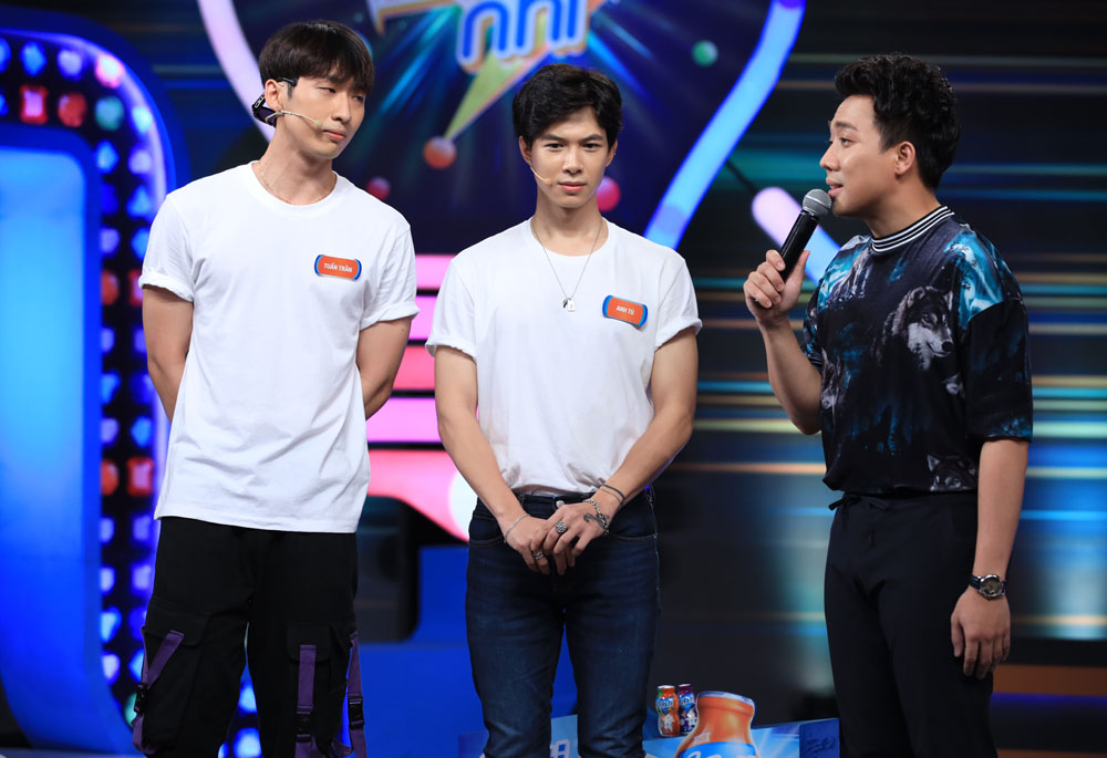 Hoạt ngôn như Trấn Thành cũng phải cứng họng khi chạm mặt cùng lúc 2 tình địch trên sóng truyền hình Hoạt ngôn như Trấn Thành cũng phải cứng họng khi chạm mặt cùng lúc 2 tình địch trên sóng truyền hình