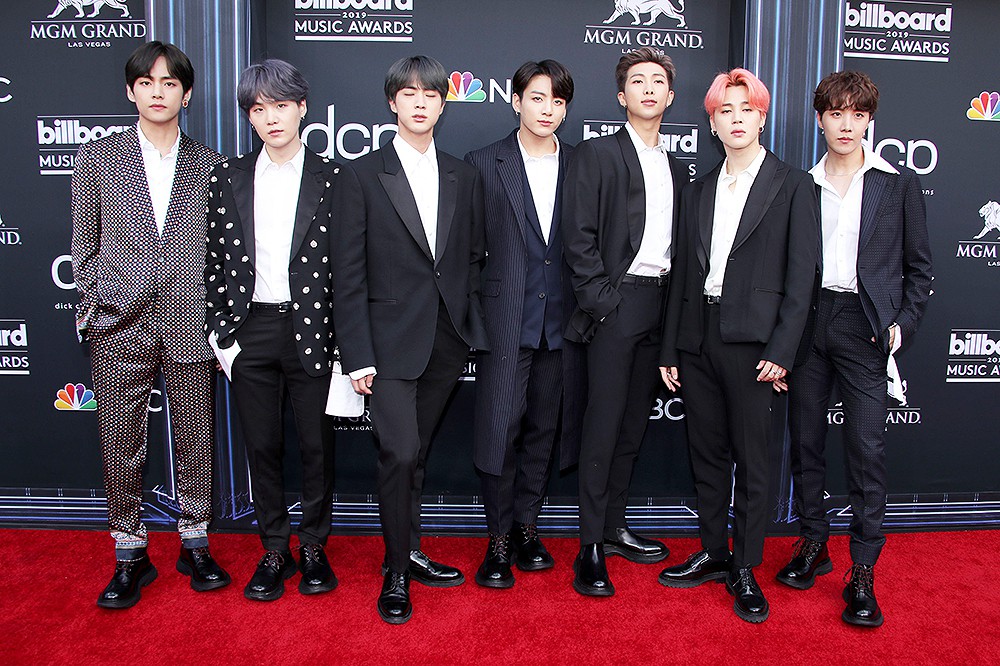 Thảm đỏ Billboard 2019: Taylor Swift sến sẩm bị dàn mỹ nhân ngực khủng át vía, BTS lột xác quyền lực bên quân đoàn sao