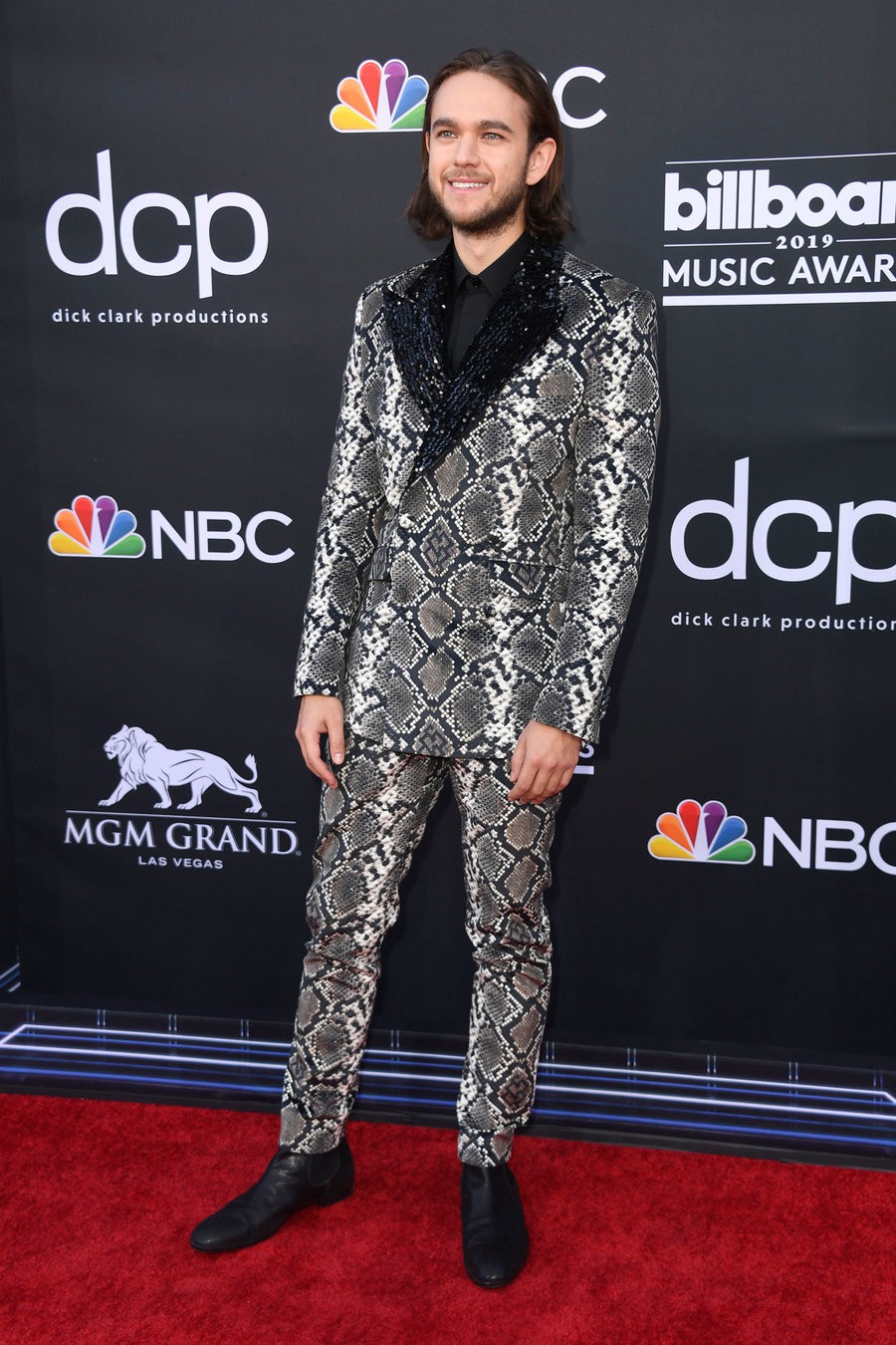 Thảm đỏ Billboard 2019: Taylor Swift sến sẩm bị dàn mỹ nhân ngực khủng át vía, BTS lột xác quyền lực bên quân đoàn sao