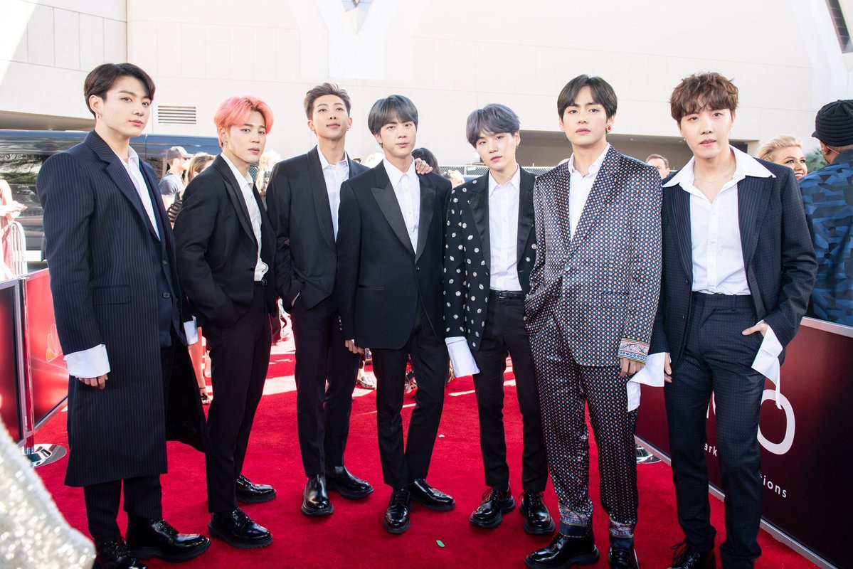 Thảm đỏ Billboard 2019: Taylor Swift sến sẩm bị dàn mỹ nhân ngực khủng át vía, BTS lột xác quyền lực bên quân đoàn sao