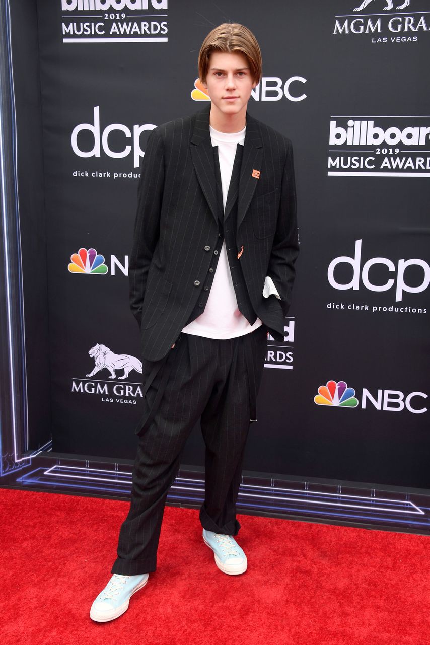 Thảm đỏ Billboard 2019: Taylor Swift sến sẩm bị dàn mỹ nhân ngực khủng át vía, BTS lột xác quyền lực bên quân đoàn sao