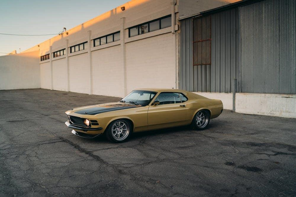 Các siêu anh hùng Avengers đi xe gì ngoài đời thật?