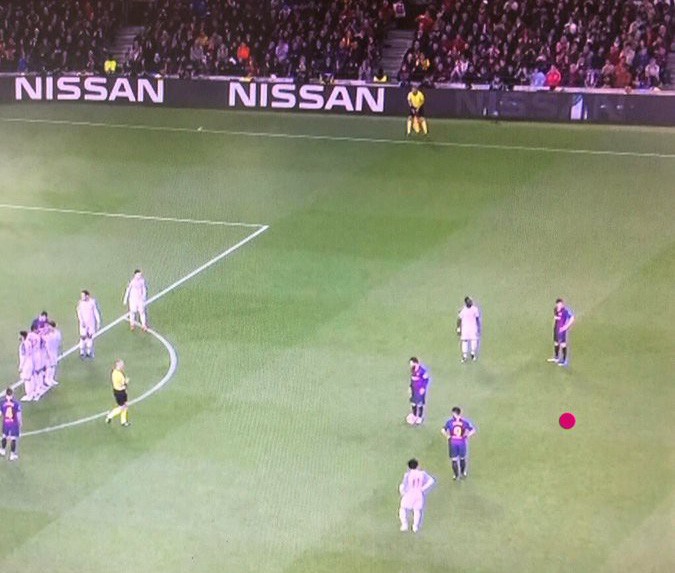 Phát hiện SỐC: Messi đã ăn gian trước khi thực hiện cú đá phạt siêu thần thánh