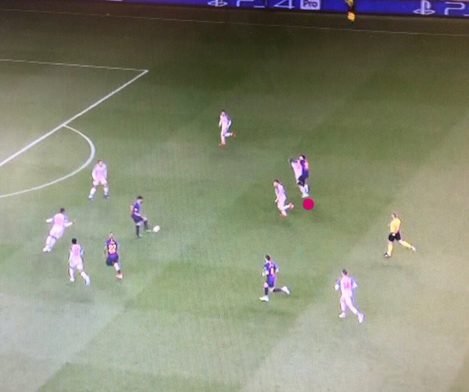 Phát hiện SỐC: Messi đã ăn gian trước khi thực hiện cú đá phạt siêu thần thánh