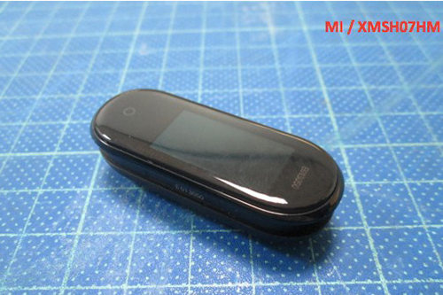 Mi Band 4 lần đầu lộ ảnh thực tế, hỗ trợ đo điện tâm đồ