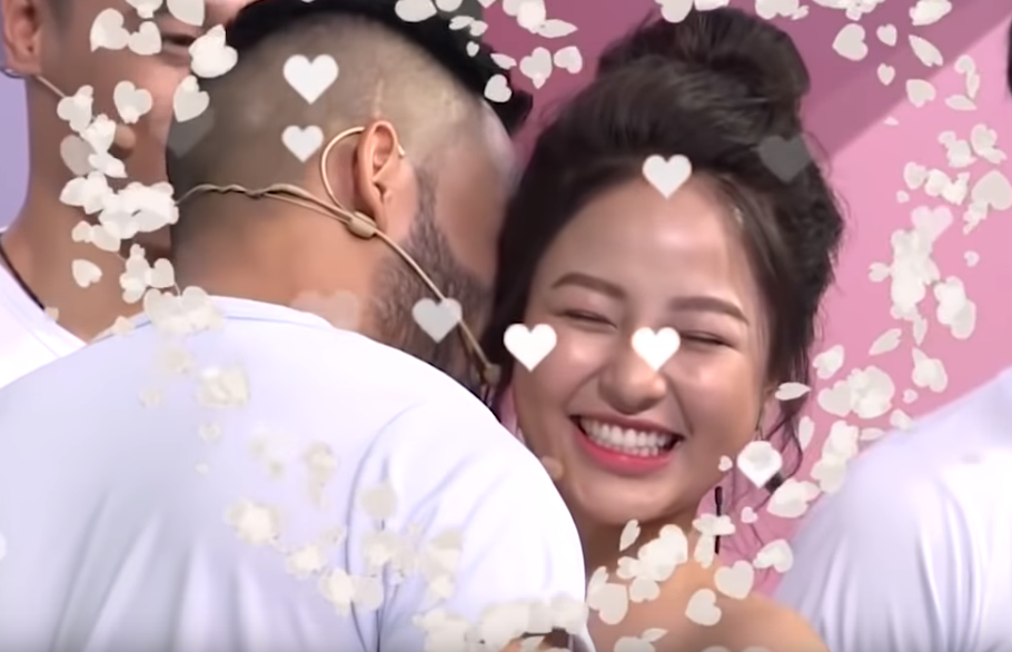 Mẫu nam diễn cảnh tình tứ với Trâm Anh nói gì về việc bị cắt khỏi sóng VTV3?