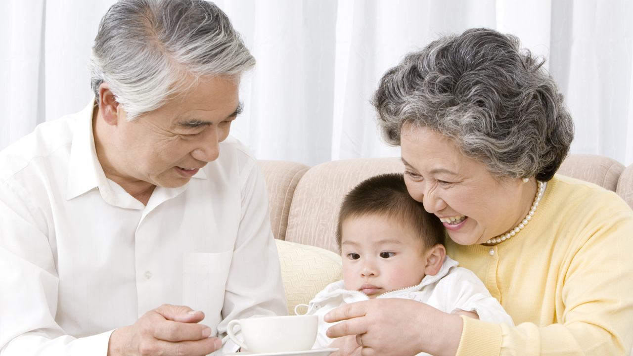 Bố mẹ chồng nói tôi tàn nhẫn khi muốn đưa con sống riêng sau 8 năm chồng mất